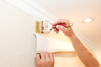 Pose de papier peint à Nézel — revêtements muraux et toiles de verre